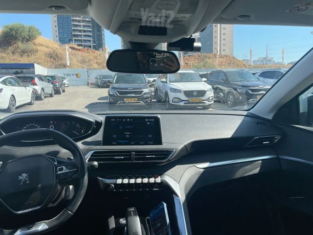 פיג'ו 3008