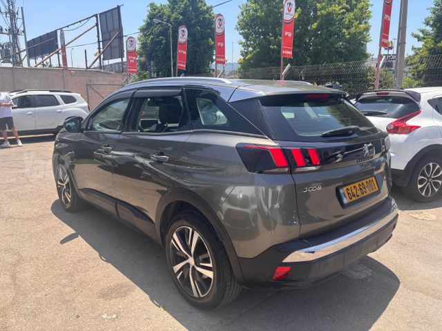 פיג'ו 3008
