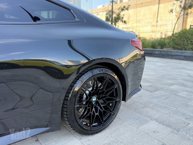 ב מ וו M4