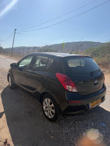 מודעת רכב יונדאי i20