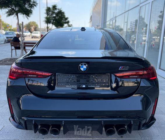 ב מ וו M4