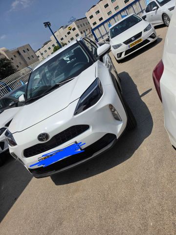 טויוטה יאריס קרוס
