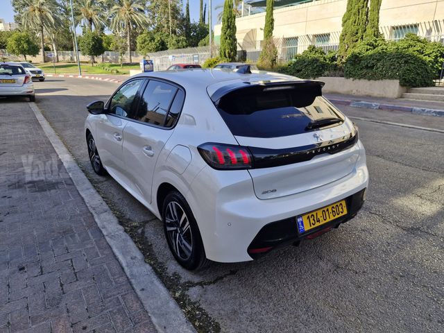 פיג'ו 208