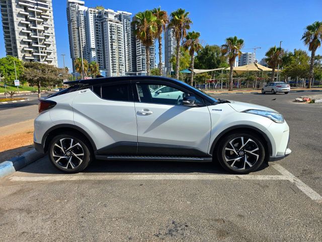 מודעת רכב טויוטה C-HR