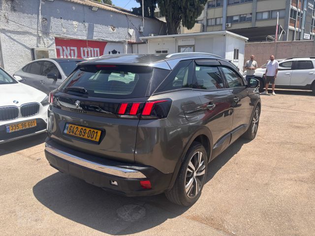 פיג'ו 3008