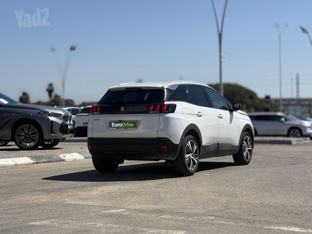 פיג'ו 3008