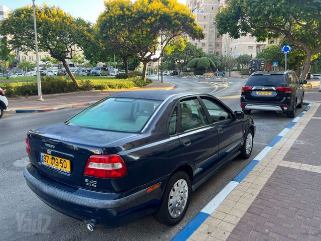 וולוו S40