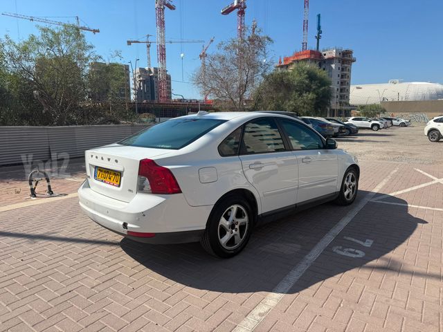 וולוו S40