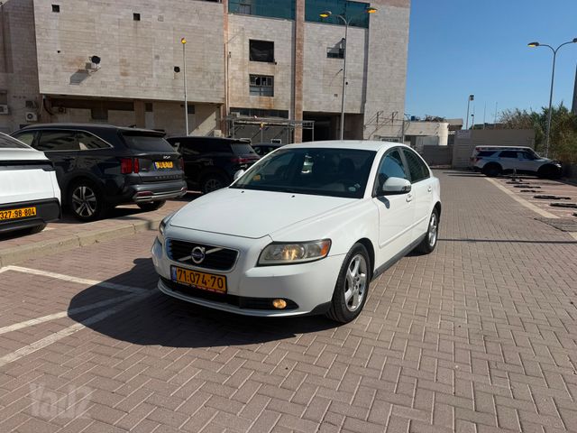 וולוו S40
