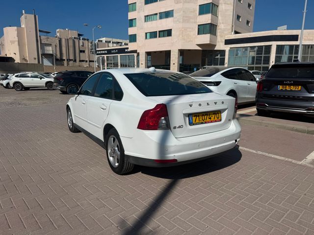 וולוו S40