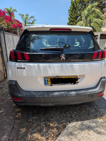 פיג'ו 5008