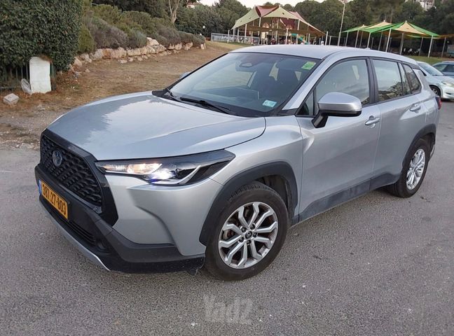 מודעת רכב טויוטה קורולה קרוס