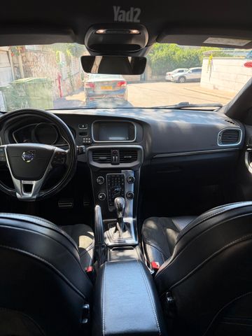 וולוו V40