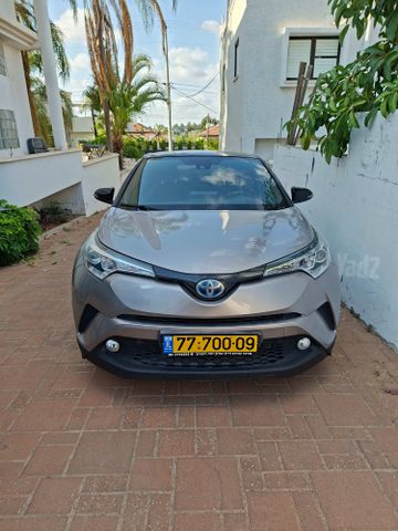 מודעת רכב טויוטה C-HR