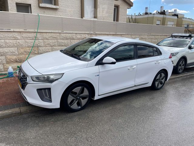 יונדאי איוניק