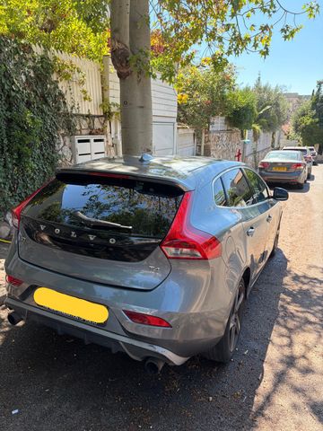 וולוו V40