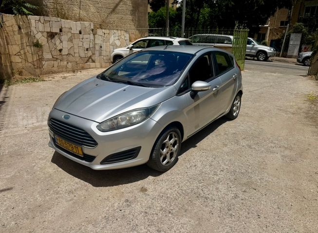 מודעת רכב פורד פיאסטה