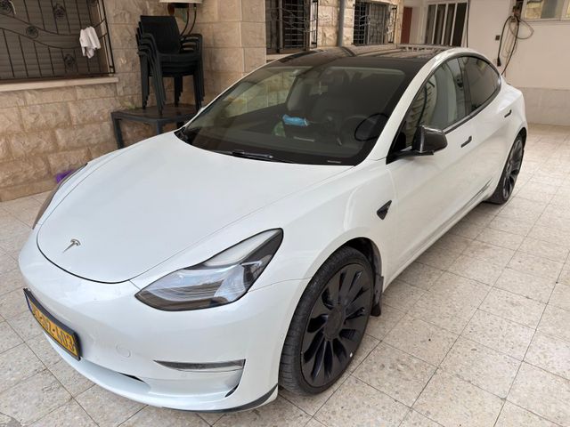 מודעת רכב טסלה מודל 3
