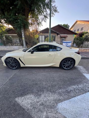 סובארו BRZ