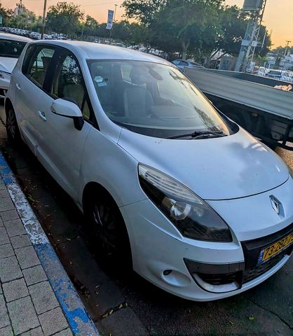 רנו סניק
