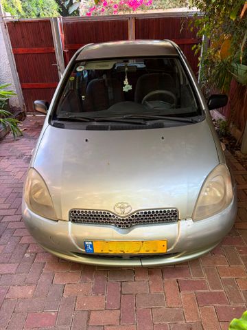 טויוטה יאריס