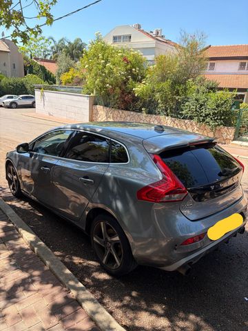 וולוו V40