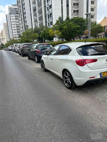 אלפא רומיאו ג'ולייטה