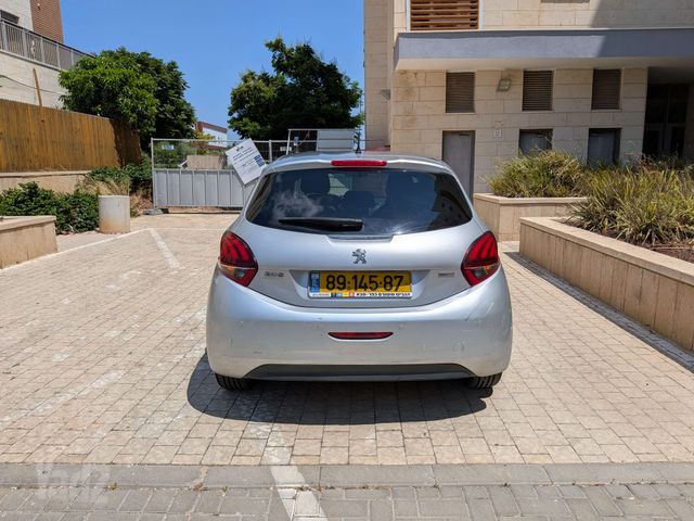 פיג'ו 208