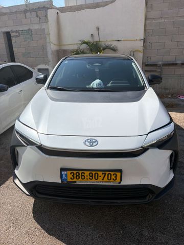 טויוטה bZ4X