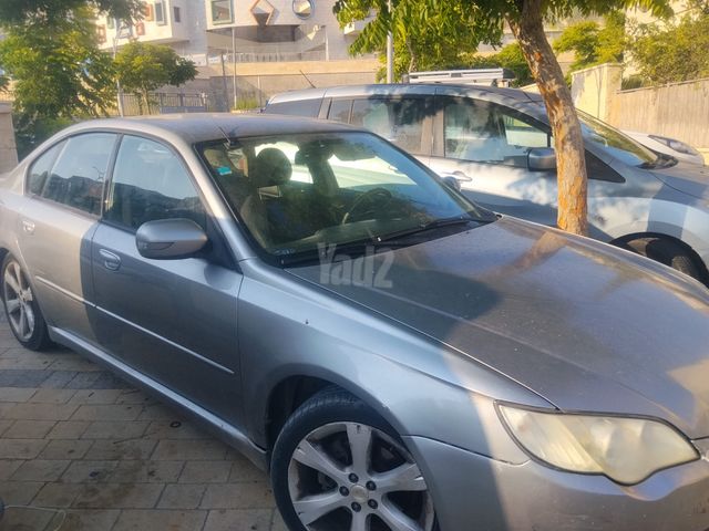 סובארו B4/לגאסי