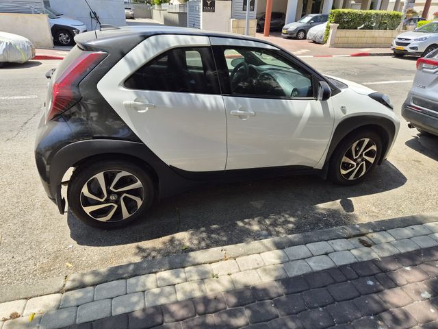טויוטה אייגו X