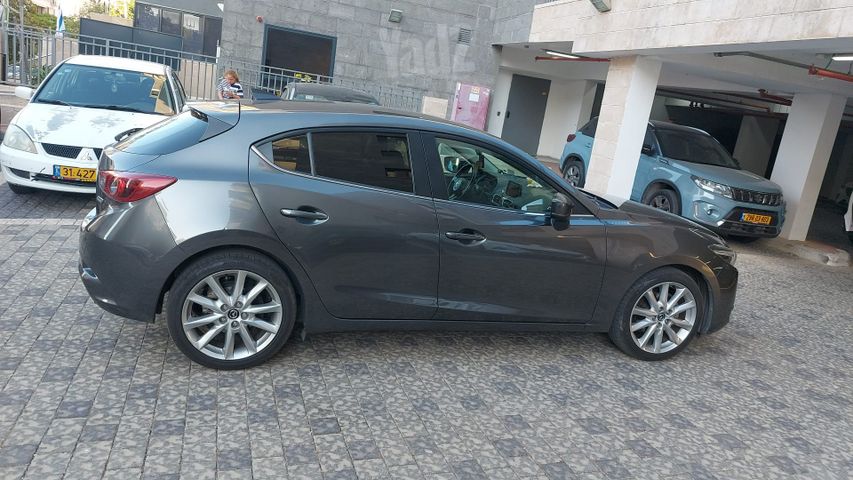 מודעת רכב מאזדה 3