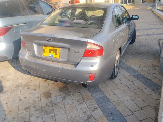 סובארו B4/לגאסי