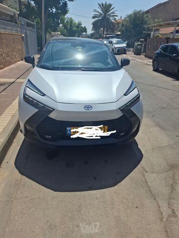 מודעת רכב טויוטה C-HR