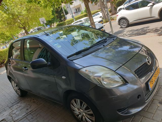 טויוטה יאריס