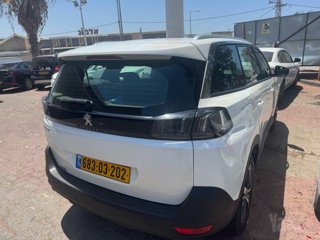 פיג'ו 5008