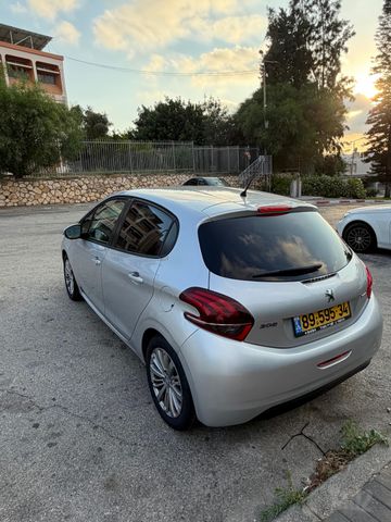 פיג'ו 208