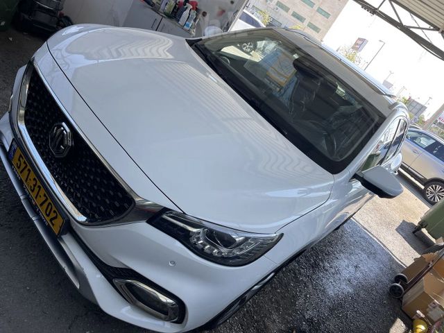 מודעת רכב אם ג'י EHS PHEV 1