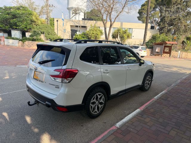 סובארו פורסטר