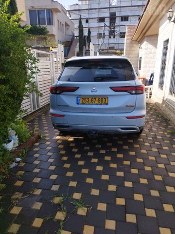 מיצובישי אאוטלנדר