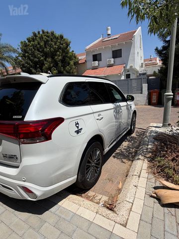 מיצובישי אאוטלנדר