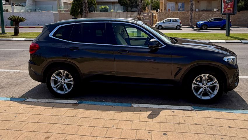 ב מ וו X3