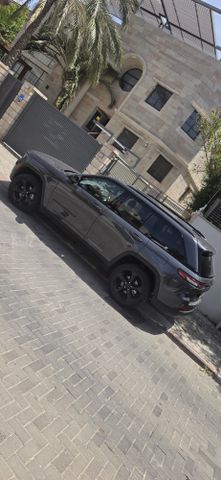 מודעת רכב ג'יפ גרנד צ'ירוקי 2