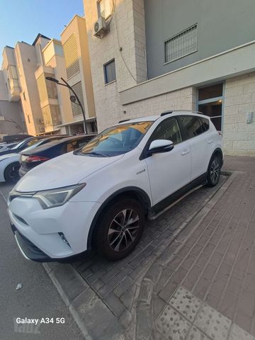 טויוטה RAV4