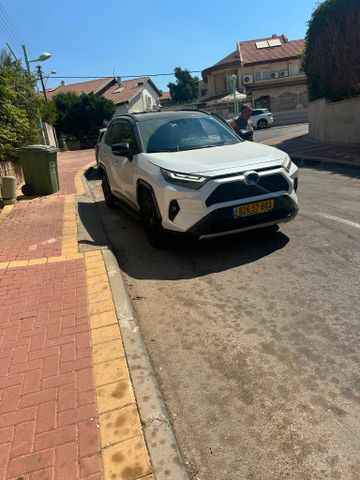מודעת רכב טויוטה RAV4