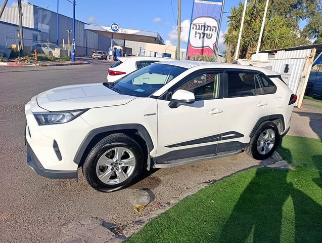 מודעת רכב טויוטה RAV4