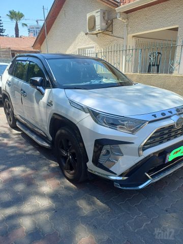 טויוטה RAV4