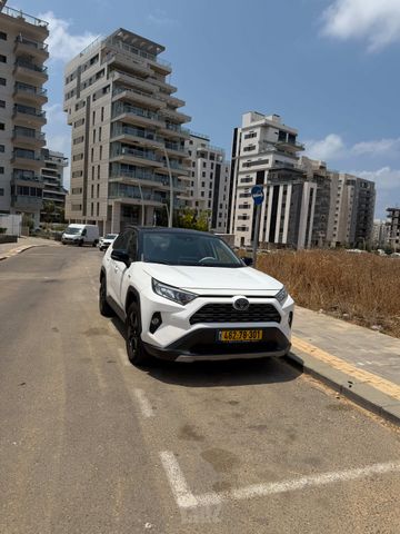 טויוטה RAV4