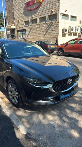 מודעת רכב מאזדה CX-30