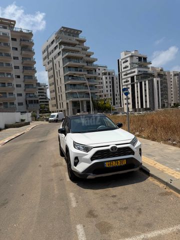 מודעת רכב טויוטה RAV4